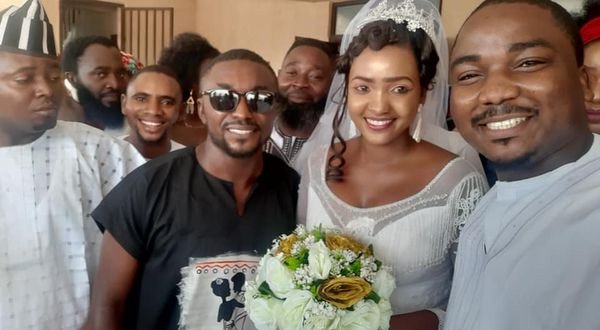 (Photos)"Opinions about my simple outfit does not define how our marriage would be" - Nigerian man who wore jeans and Dashiki shirt to his wedding says 16