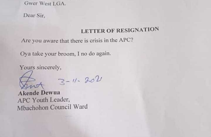 "Oya take your broom, I no do again" - Benue APC ward youth leader resigns (Photo) 3