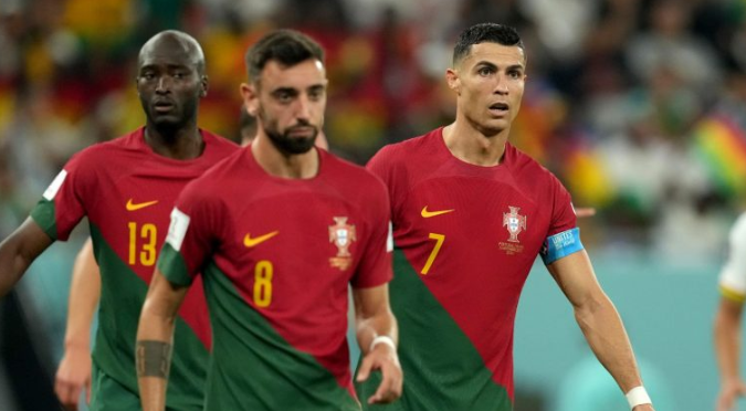 Photo of World Cup: Ronaldo trying to steal Fernandes goal again – Chelsea striker, Sutton