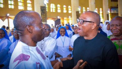 Photo of I’ll iron out my differences with Obi soon – Soludo says after they hug at Thanksgiving event