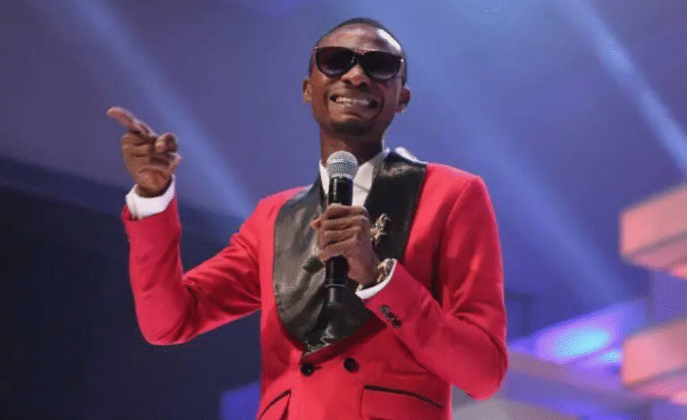 2027: ''Politicians don dey collect their white native from tailor hand. Very soon now, you go begin see dem for roadside dey buy corn, dey help roast bole with women'' - Comedian, I Go Die 3