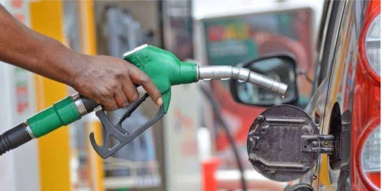 Photo of Nigerian govt suspends implementation of 15% petrol import duty