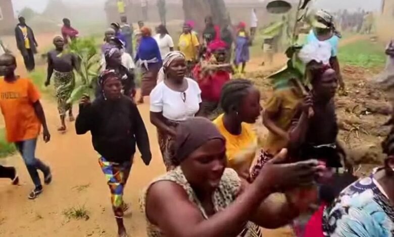 Photo of Women protest killings, as 24 victims receive mass burial in Plateau